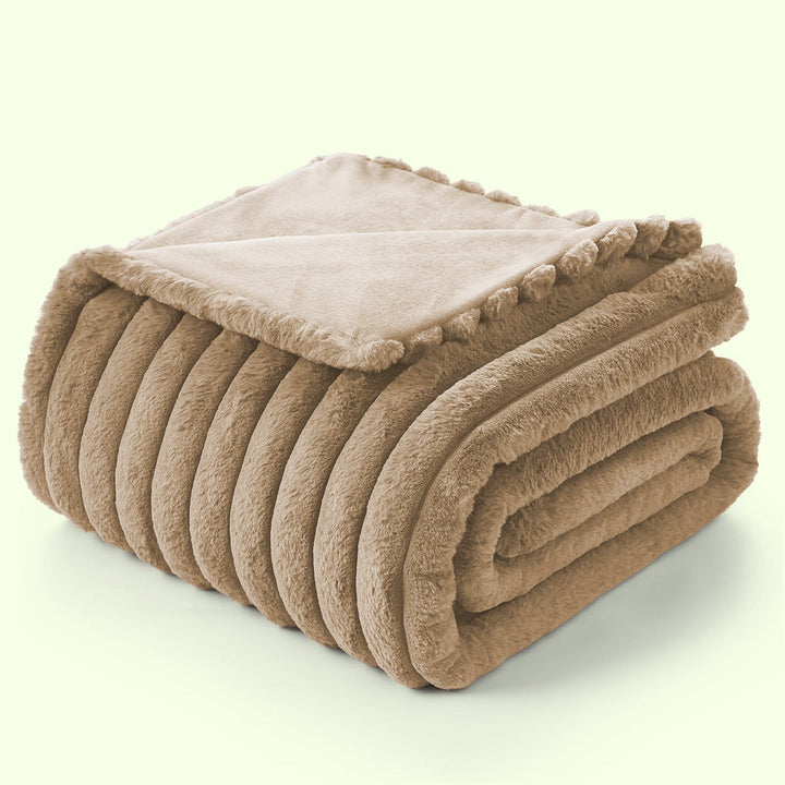 Fluffy Fleece Bed Blanket in Five Colours and Four Sizes up to 200x230 cm | Fluffy Warmth, Light as Air | Throw Blankets