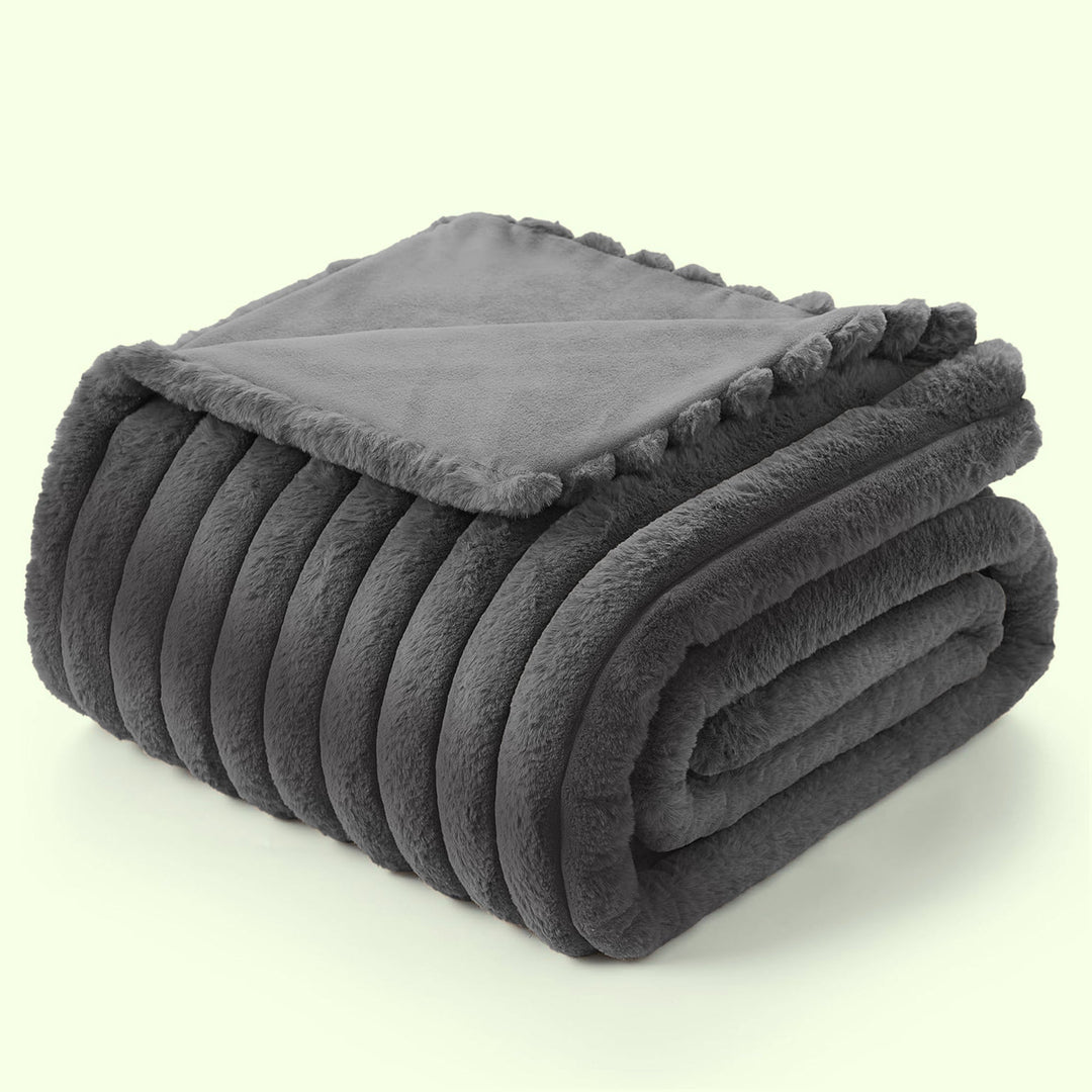 Fluffy Fleece Bed Blanket in Five Colours and Four Sizes up to 200x230 cm | Fluffy Warmth, Light as Air | Throw Blankets