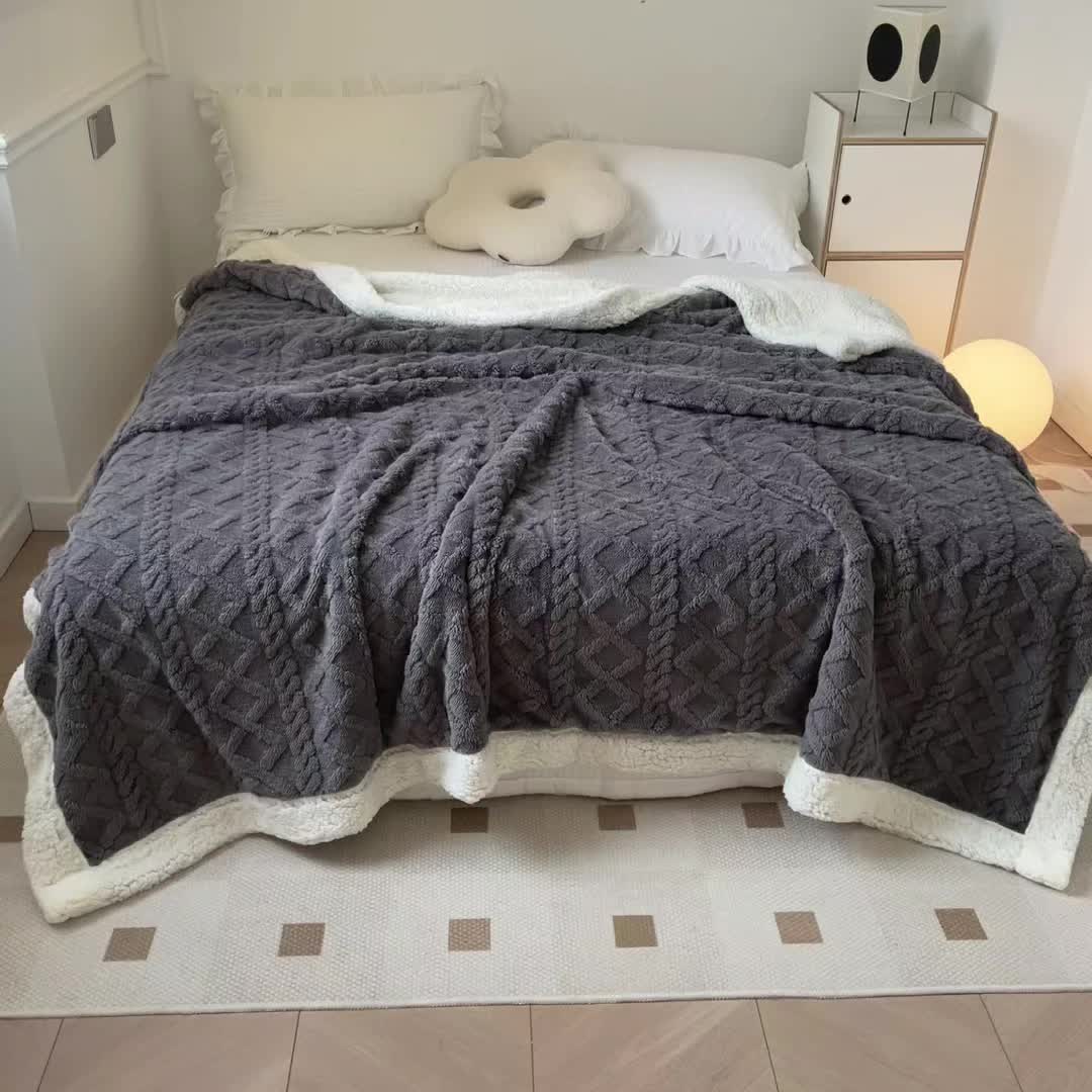 Reversible Quilted Fleece Blanket in Two Tones for All Seasons | Two-Tone Reversible Warmth | Fleece Blankets