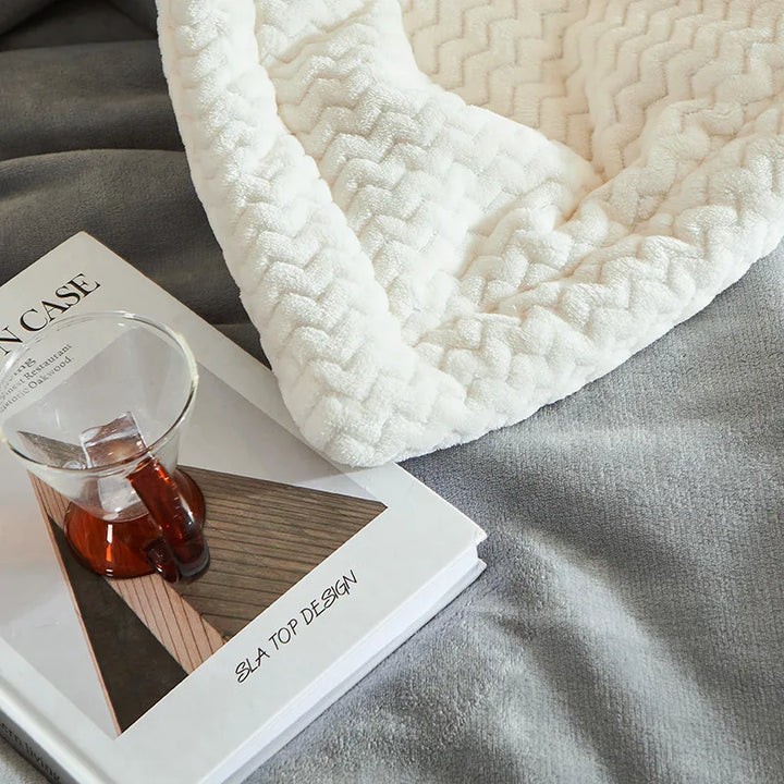Cozy Polyester Fleece Throw Blanket for Sofa and Bed, Extra Soft for Winter | Extra-Soft Fleece for Cold Months | Throw Blankets