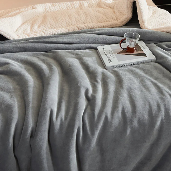 Cozy Polyester Fleece Throw Blanket for Sofa and Bed, Extra Soft for Winter | Extra-Soft Fleece for Cold Months | Throw Blankets