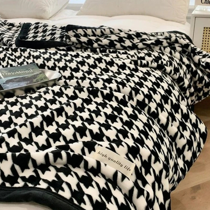 Warm Plaid Flannel Throw Blanket, Machine Washable at 30 Degrees, Four Sizes | Warm Plaid Flannel for Cold Evenings | Throw Blankets
