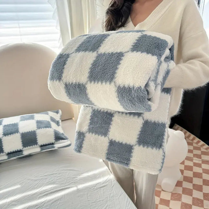 Checkered Flannel Fleece Blanket in Lightweight Velvety Fabric | Classic Check Pattern Throw | Throw Blankets