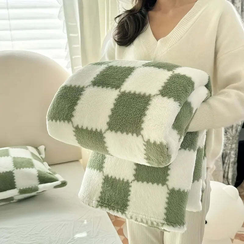 Checkered Flannel Fleece Blanket in Lightweight Velvety Fabric | Classic Check Pattern Throw | Throw Blankets