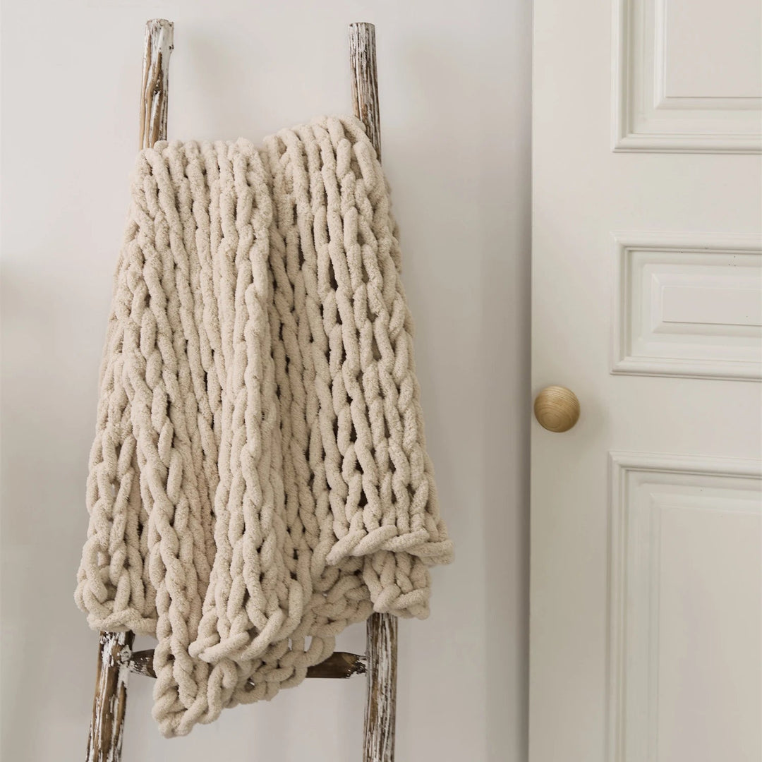 Chenille Chunky Knit Throw Blanket in White and Beige | Chunky Chenille for Cosy Rooms | Throw Blankets