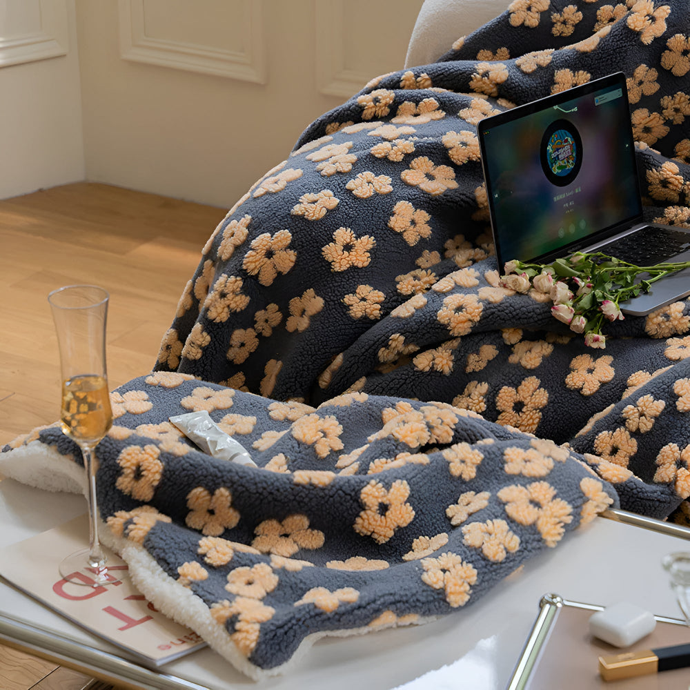 Wildflower 3D Floral Microfibre Blanket, Retro Style, Lightweight | Retro Wildflower Blanket in 3D Texture | Throw Blankets