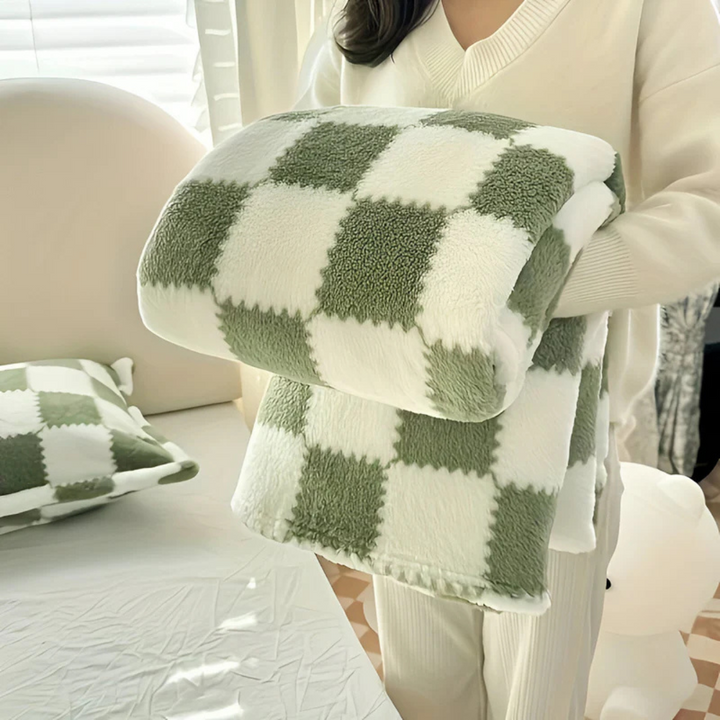 Super Soft Fleece Blanket in Six Colourful Shades | Colourful Fleece Comfort for Cold Days | Fleece Blankets