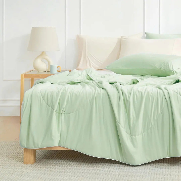 Dual-Sided Ice Cooling Comforter in Lightweight Silky Fabric for Travel | Silky Cooling Comforter | Cooling Blankets