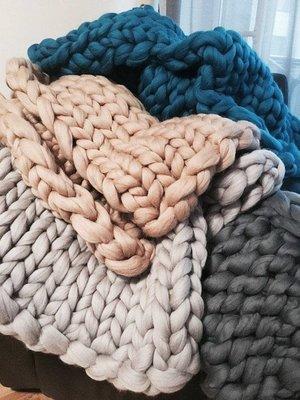 Super Thick Chunky Knit Blanket in Soft Microfibre Blend, Six Colours | Super-Chunky Knit for Snuggling | Throw Blankets