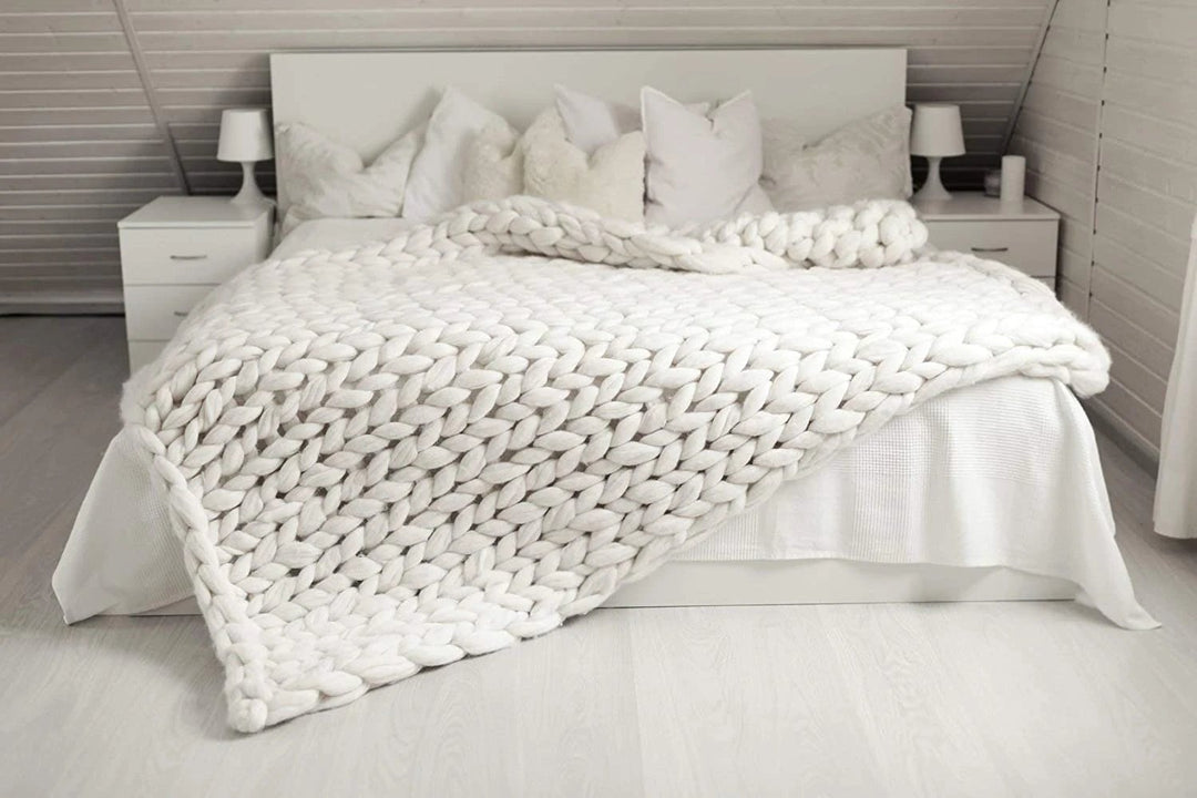 Super Thick Chunky Knit Blanket in Soft Microfibre Blend, Six Colours | Super-Chunky Knit for Snuggling | Throw Blankets