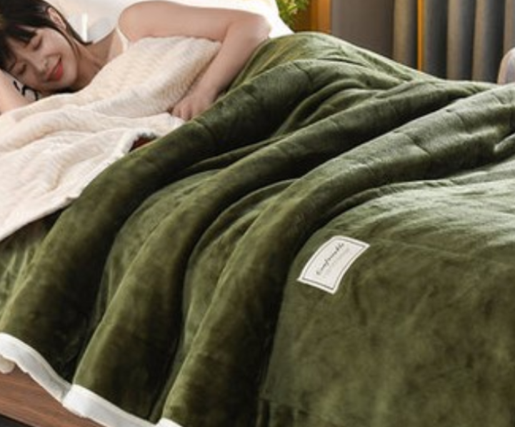 Thick fleece blanket with sherpa back