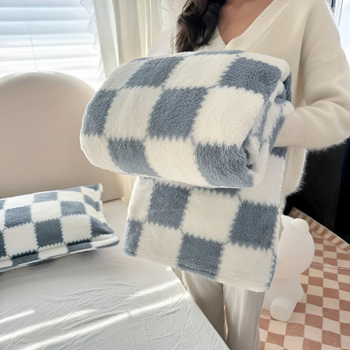 Super Soft Fleece Blanket in Six Colourful Shades | Colourful Fleece Comfort for Cold Days | Fleece Blankets