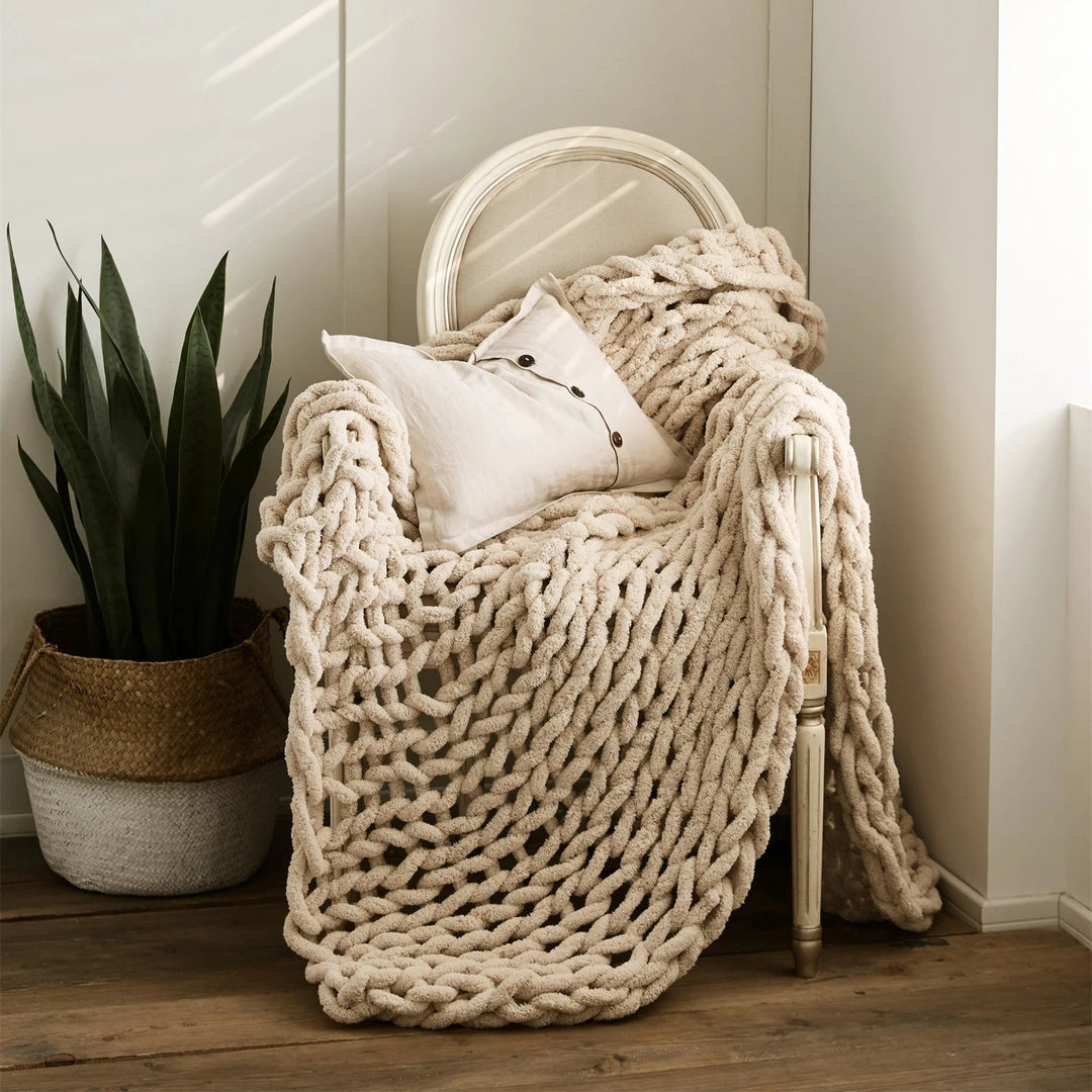 Chenille Chunky Knit Throw Blanket in White and Beige | Chunky Chenille for Cosy Rooms | Throw Blankets