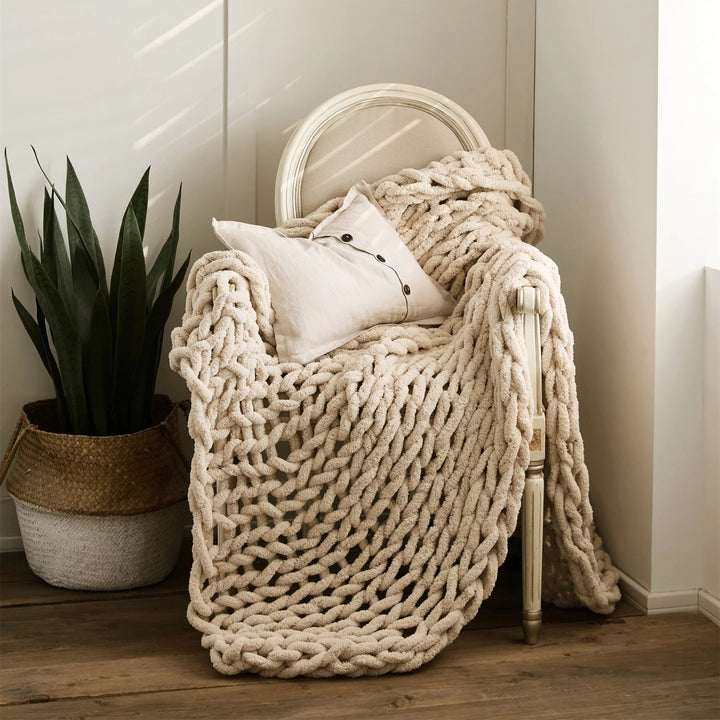 Chenille Chunky Knit Throw Blanket in White and Beige | Chunky Chenille for Cosy Rooms | Throw Blankets
