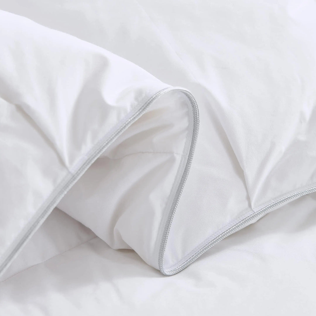 750 Fill Power White Goose Down Comforter with Pinch Pleat Texture | Light All-Season Goose Down Warmth | Comforters
