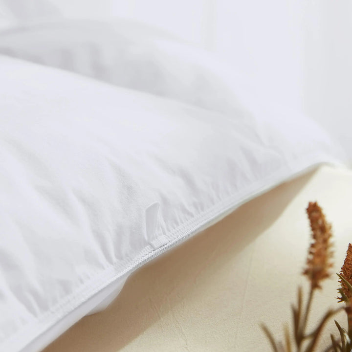 750 Fill Power White Goose Down Comforter with Pinch Pleat Texture | Light All-Season Goose Down Warmth | Comforters