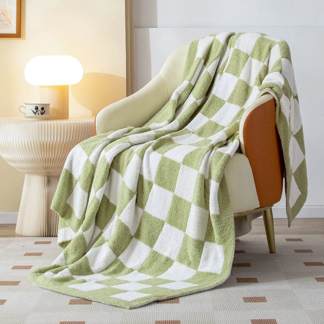 Checkered Flannel Fleece Throw Blanket in Three Sizes | Light Warmth, Classic Pattern | Throw Blankets