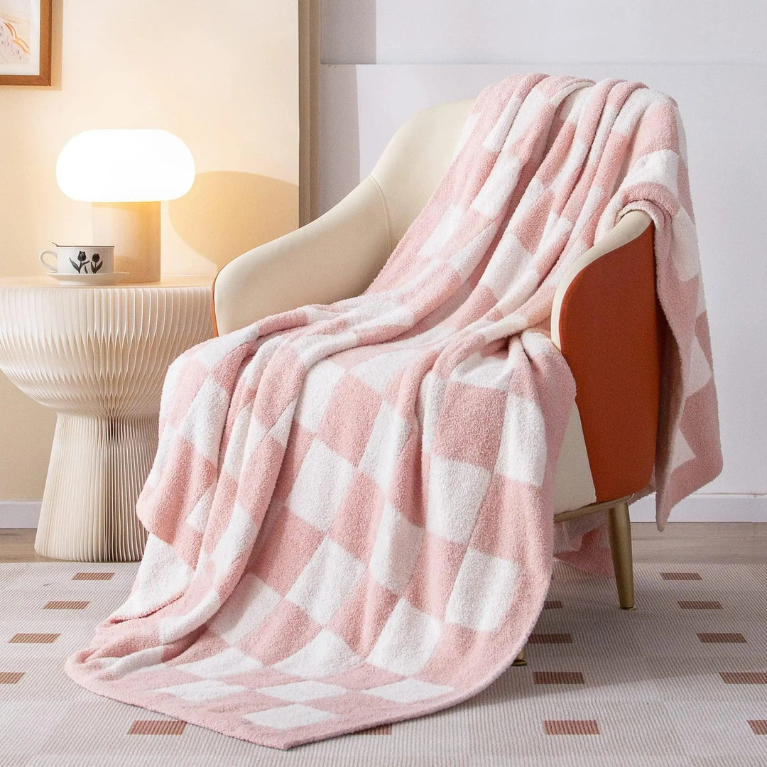 Checkered Flannel Fleece Throw Blanket in Three Sizes | Light Warmth, Classic Pattern | Throw Blankets