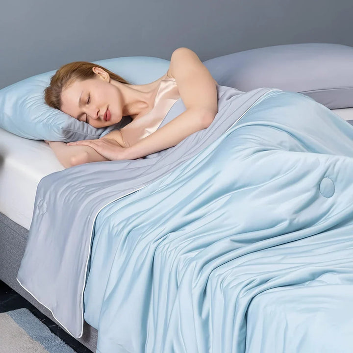 Moisture-Wicking Cooling Blanket with Soft Hand Feel for Sweaty Sleepers | Dry Comfort When You Sweat at Night | Cooling Blankets