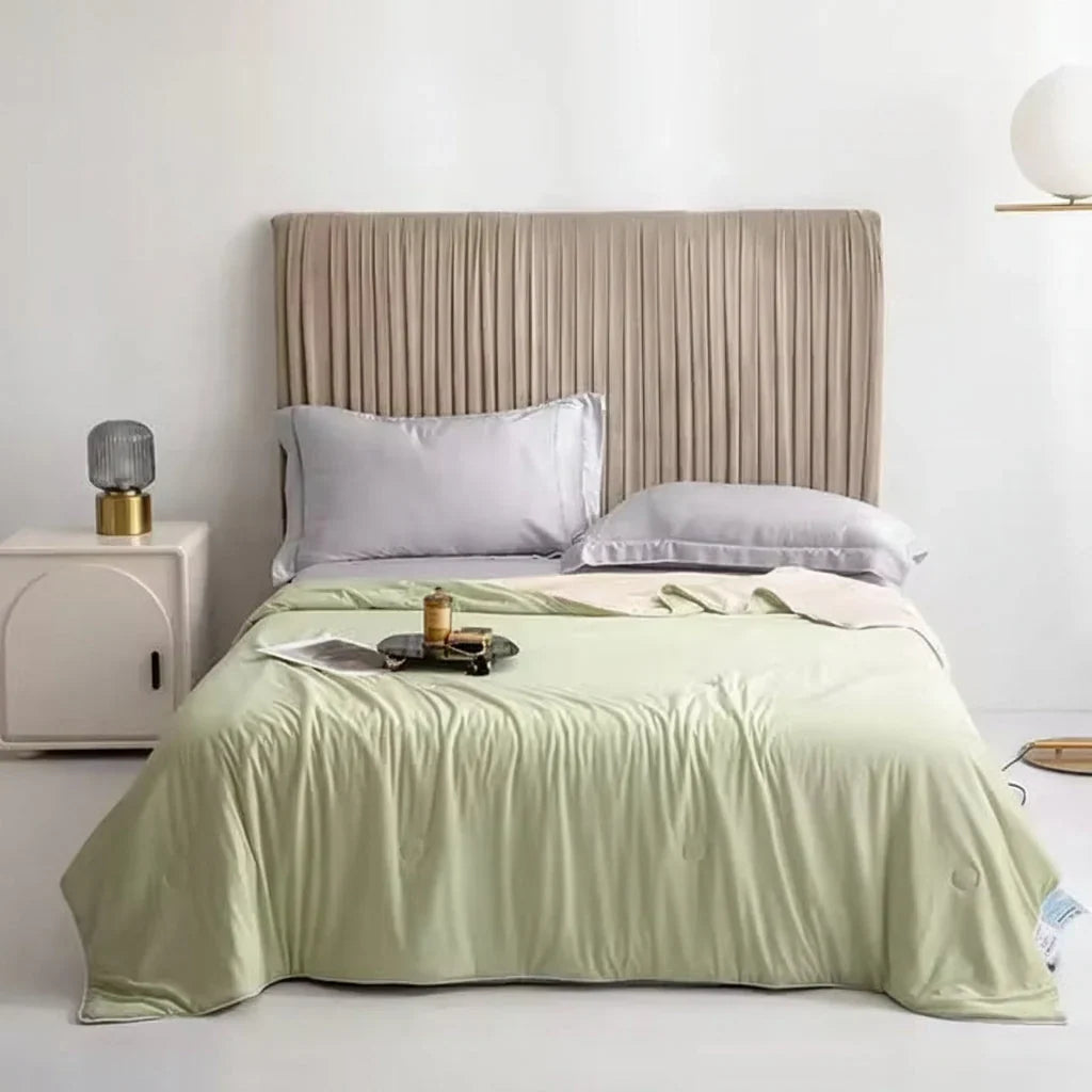 Moisture-Wicking Cooling Blanket with Soft Hand Feel for Sweaty Sleepers | Dry Comfort When You Sweat at Night | Cooling Blankets