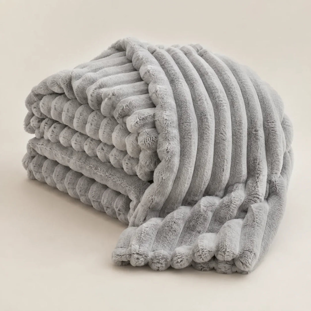 High-Loft Plush Throw Blanket with Dense Draught-Blocking Backing | Plush Loft That Blocks Draughts | Throw Blankets