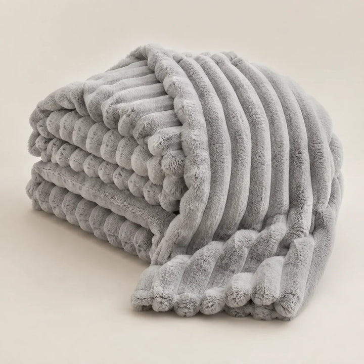 High-Loft Plush Throw Blanket with Dense Draught-Blocking Backing | Plush Loft That Blocks Draughts | Throw Blankets