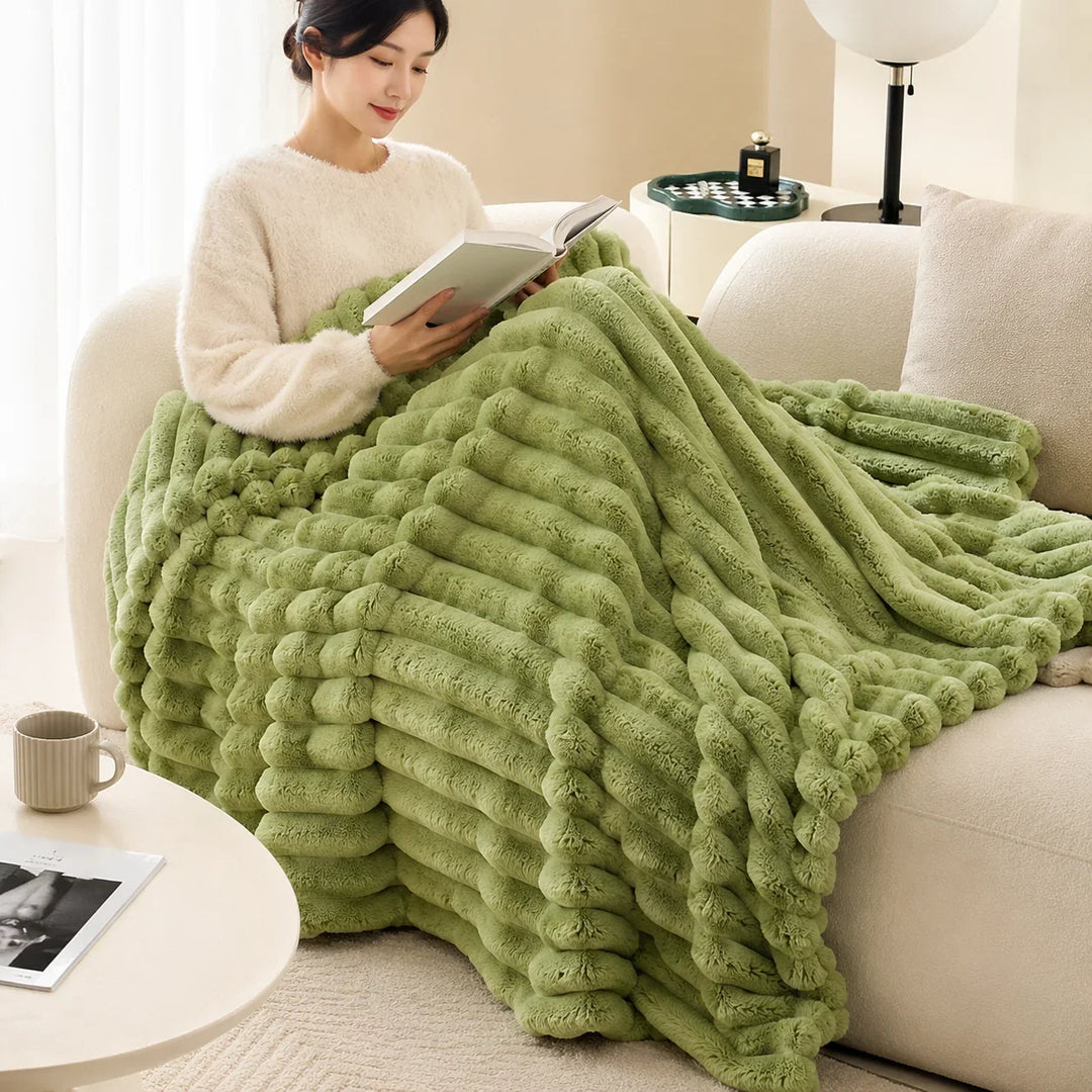 High-Loft Plush Throw Blanket with Dense Draught-Blocking Backing | Plush Loft That Blocks Draughts | Throw Blankets