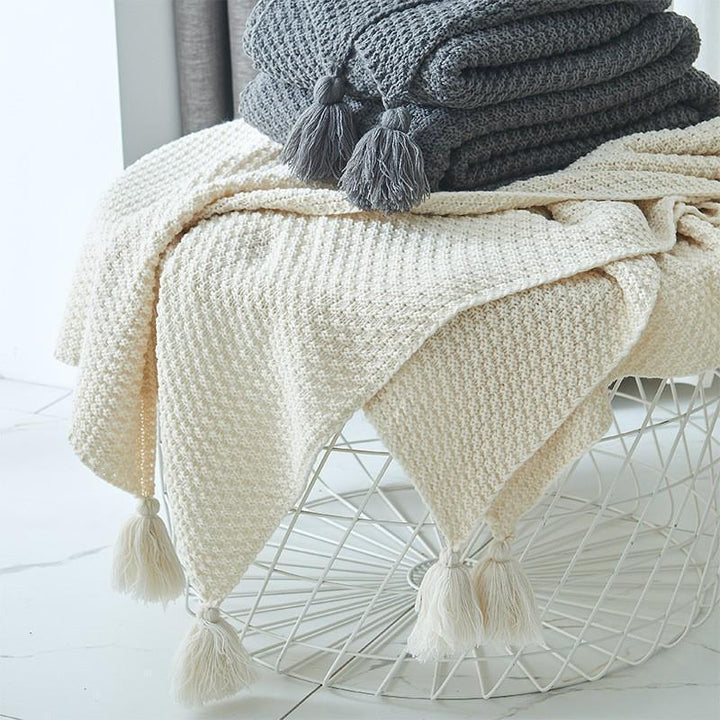 Cozy Woven Throw Blanket with Tassel Edges in Five Colours | Woven Softness with Tassel Edges | Throw Blankets
