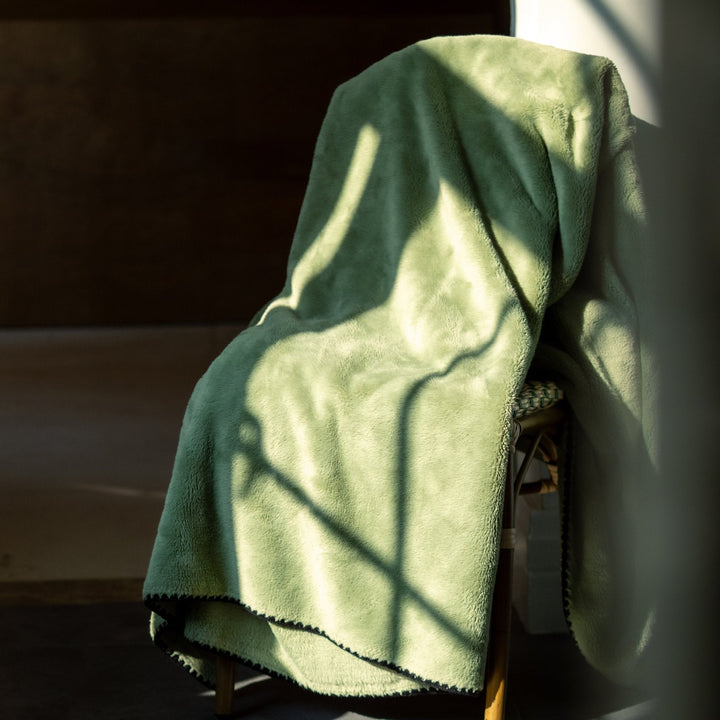 Soft Plush Throw Blanket in Four Calm Colours and Sizes | Calm Colours, Plush Softness | Throw Blankets