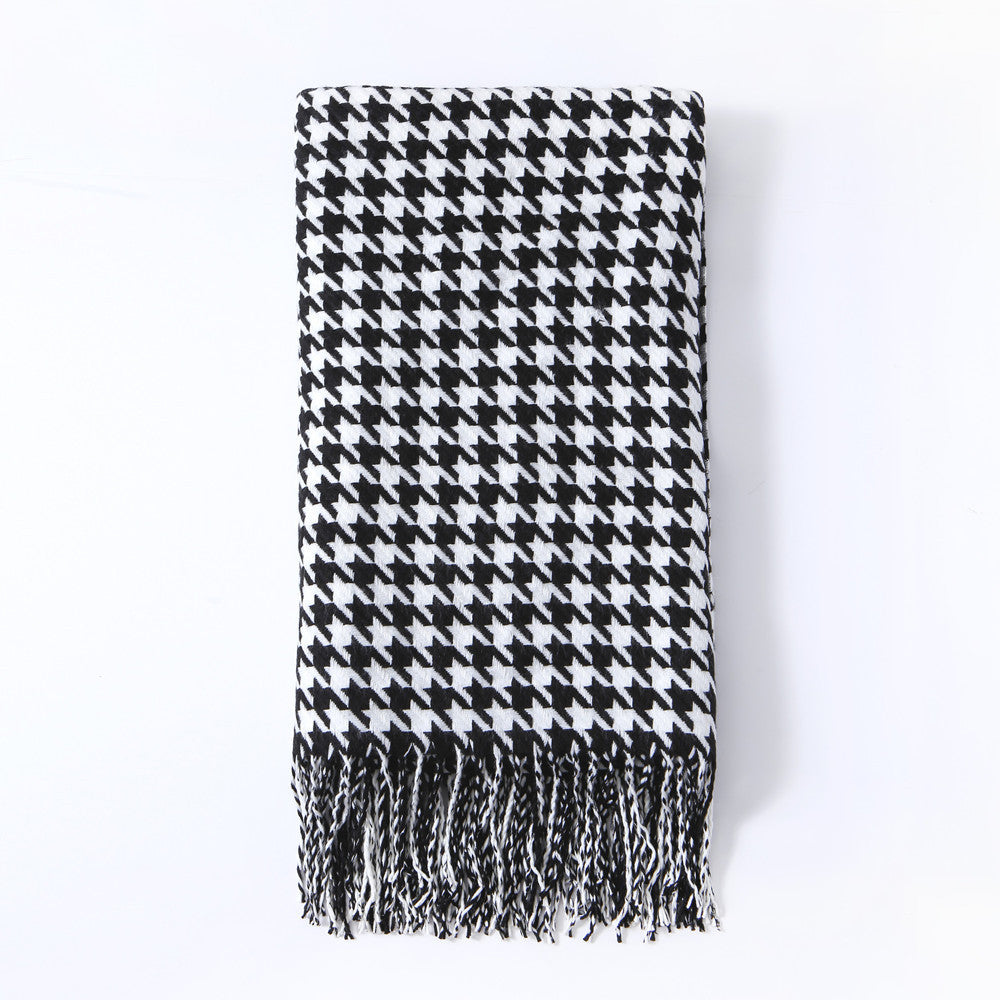 Houndstooth Pattern Throw Blanket in Black White and Burgundy | Houndstooth Style for Cosy Evenings | Throw Blankets