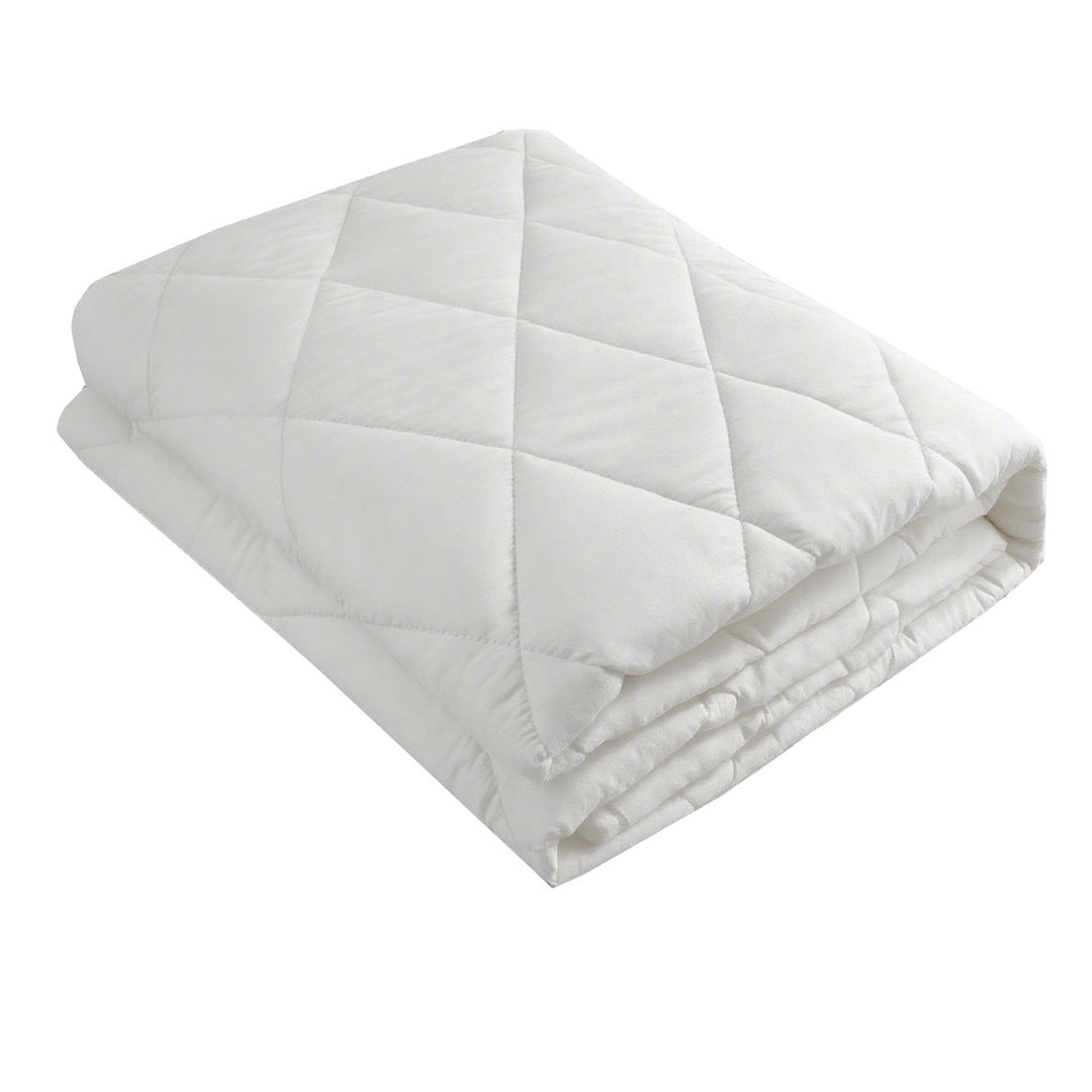 Plush Quilted Blanket in Classic Diamond Pattern for Bed, Sofa and Travel | Plush Quilted Warmth All Year | Throw Blankets