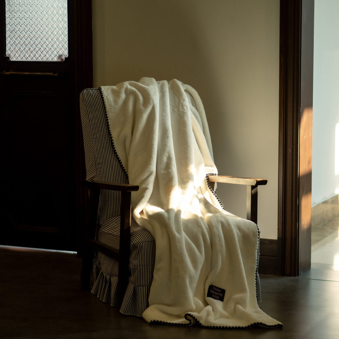 Soft Plush Throw Blanket in Four Calm Colours and Sizes | Calm Colours, Plush Softness | Throw Blankets