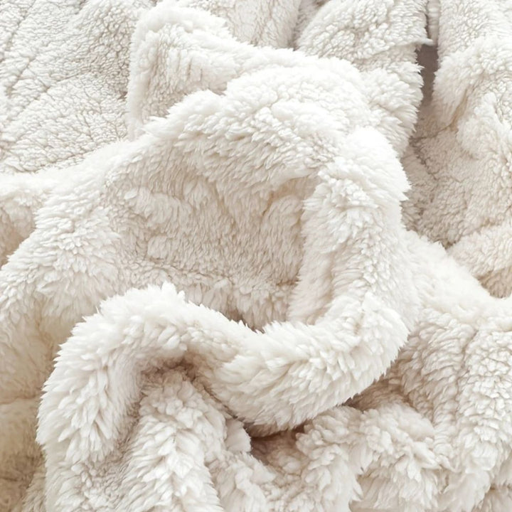 Geometric Jacquard Fleece Throw Blanket in Eight Colours, Four Sizes | French Style Fleece, Soft and Washable | Throw Blankets