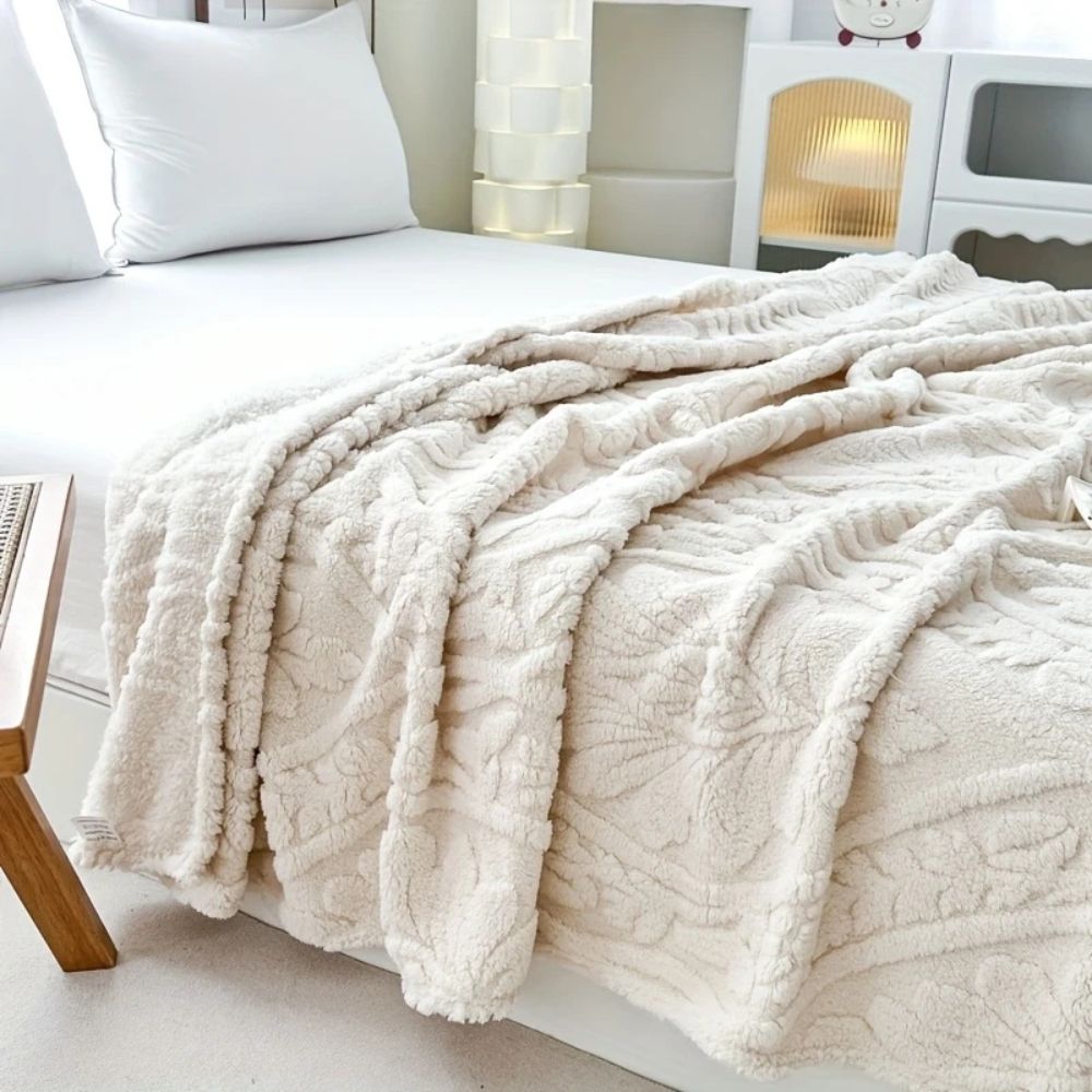 Geometric Jacquard Fleece Throw Blanket in Eight Colours, Four Sizes | French Style Fleece, Soft and Washable | Throw Blankets