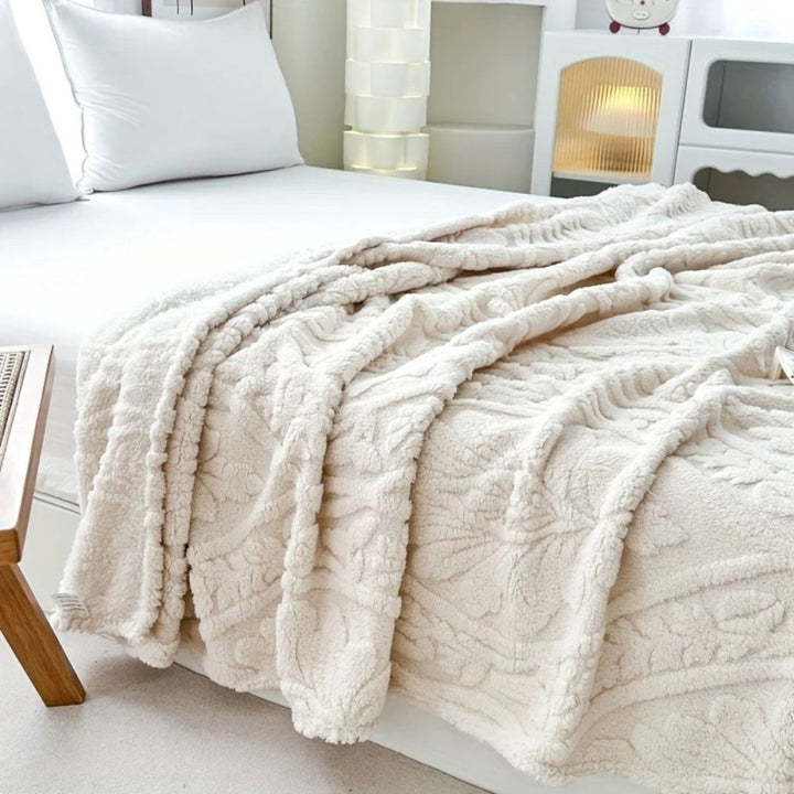 Geometric Jacquard Fleece Throw Blanket in Eight Colours, Four Sizes | French Style Fleece, Soft and Washable | Throw Blankets