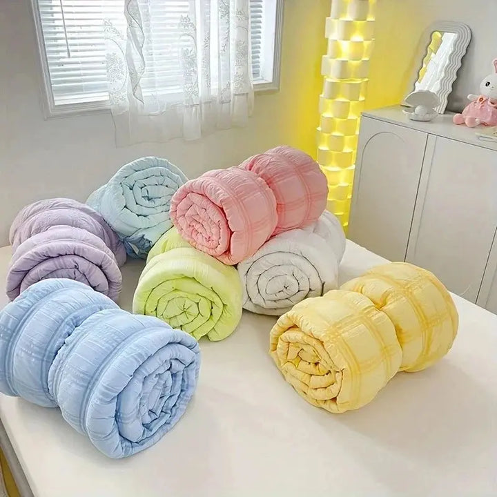 Seersucker Quilt with Lightweight Reversible Design for All-Season Use | Lightweight Reversible Seersucker Quilt | Quilts