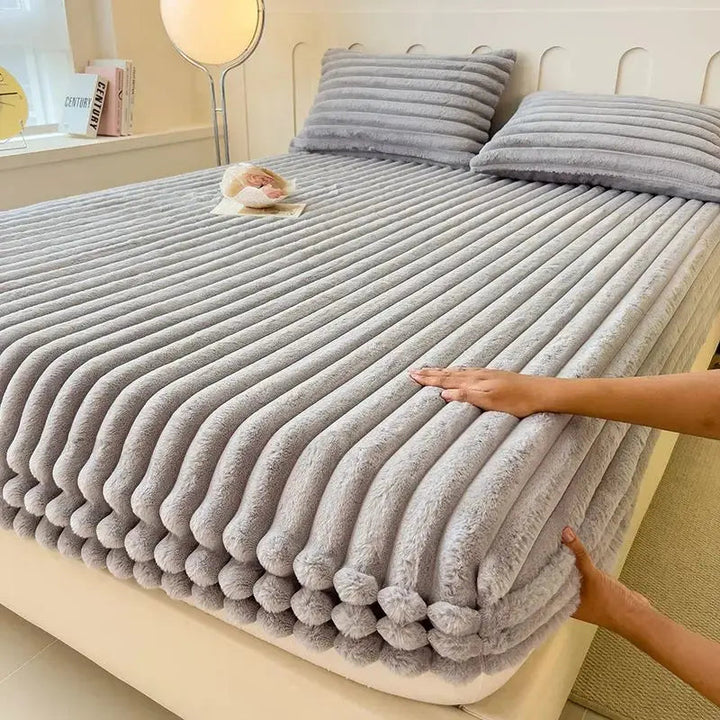 Luxury Faux Fur Fitted Bed Sheet with Deep Pockets, Three Sizes | Plush Deep-Pocket Fitted Sheet | Fitted Sheets