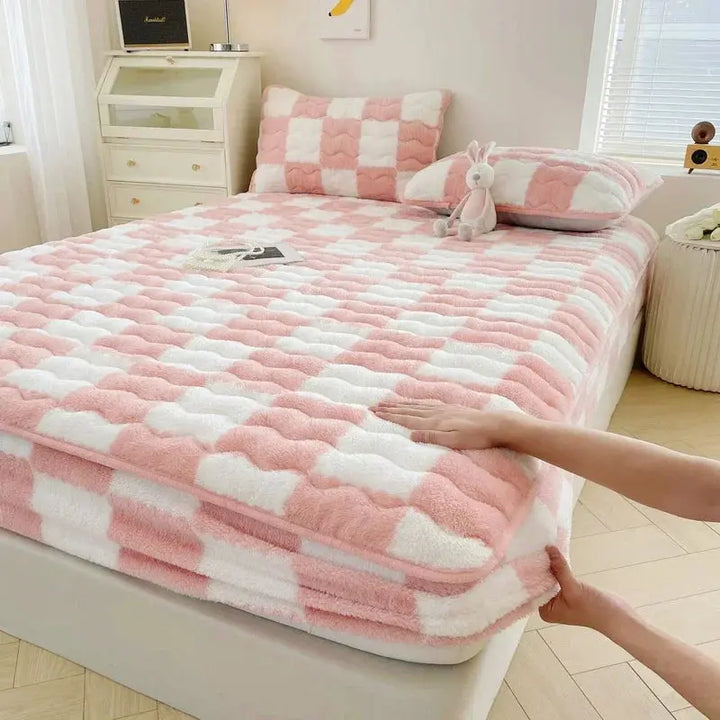 Plush Plaid Fitted Sheet Set with Mattress Protection and Pillowcases | Warm Plaid Bed Protection | Fitted Sheet Sets