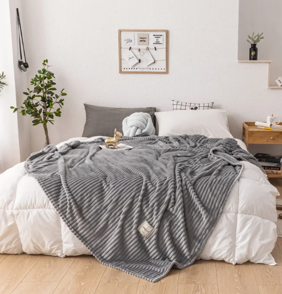 Cozy Flannel Blanket in Six Colours for Autumn and Winter | Soft Flannel for Snug Nights | Throw Blankets