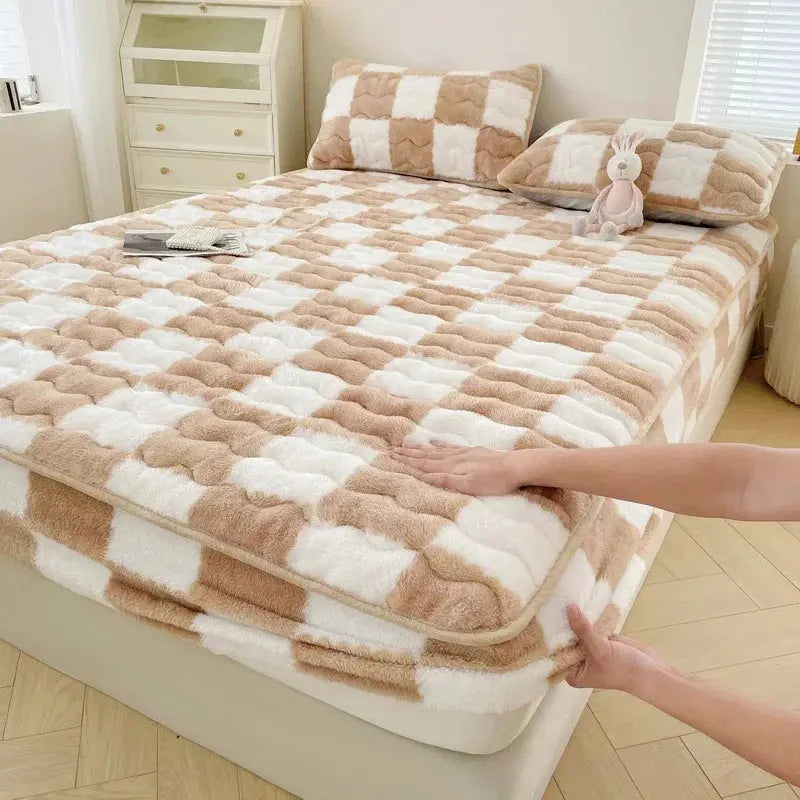 Plush Plaid Fitted Sheet Set with Mattress Protection and Pillowcases | Warm Plaid Bed Protection | Fitted Sheet Sets
