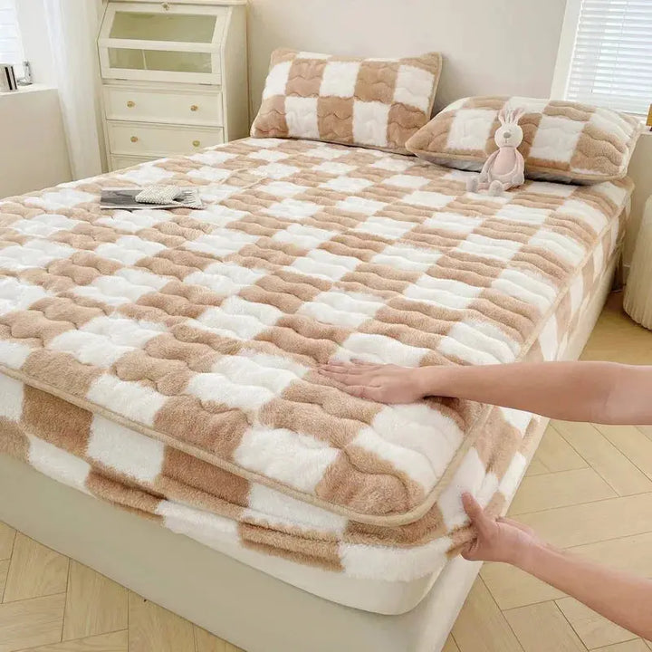 Plush Plaid Fitted Sheet Set with Mattress Protection and Pillowcases | Warm Plaid Bed Protection | Fitted Sheet Sets