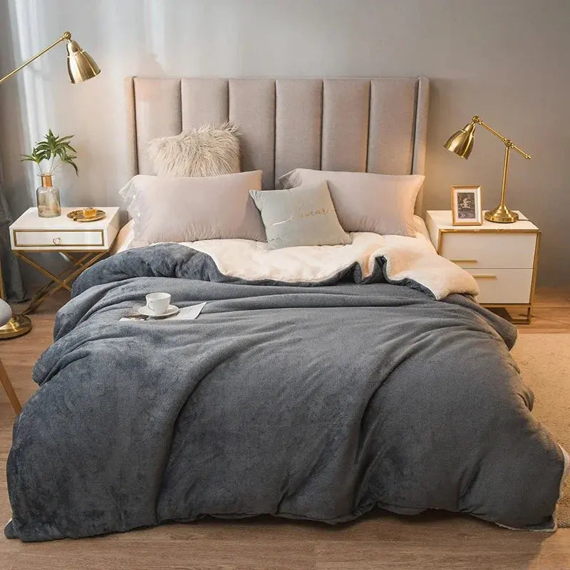 Double-Sided Sherpa Quilt Cover Throw Blanket for Winter | Plush Sherpa Warmth, Two Sides | Throw Blankets