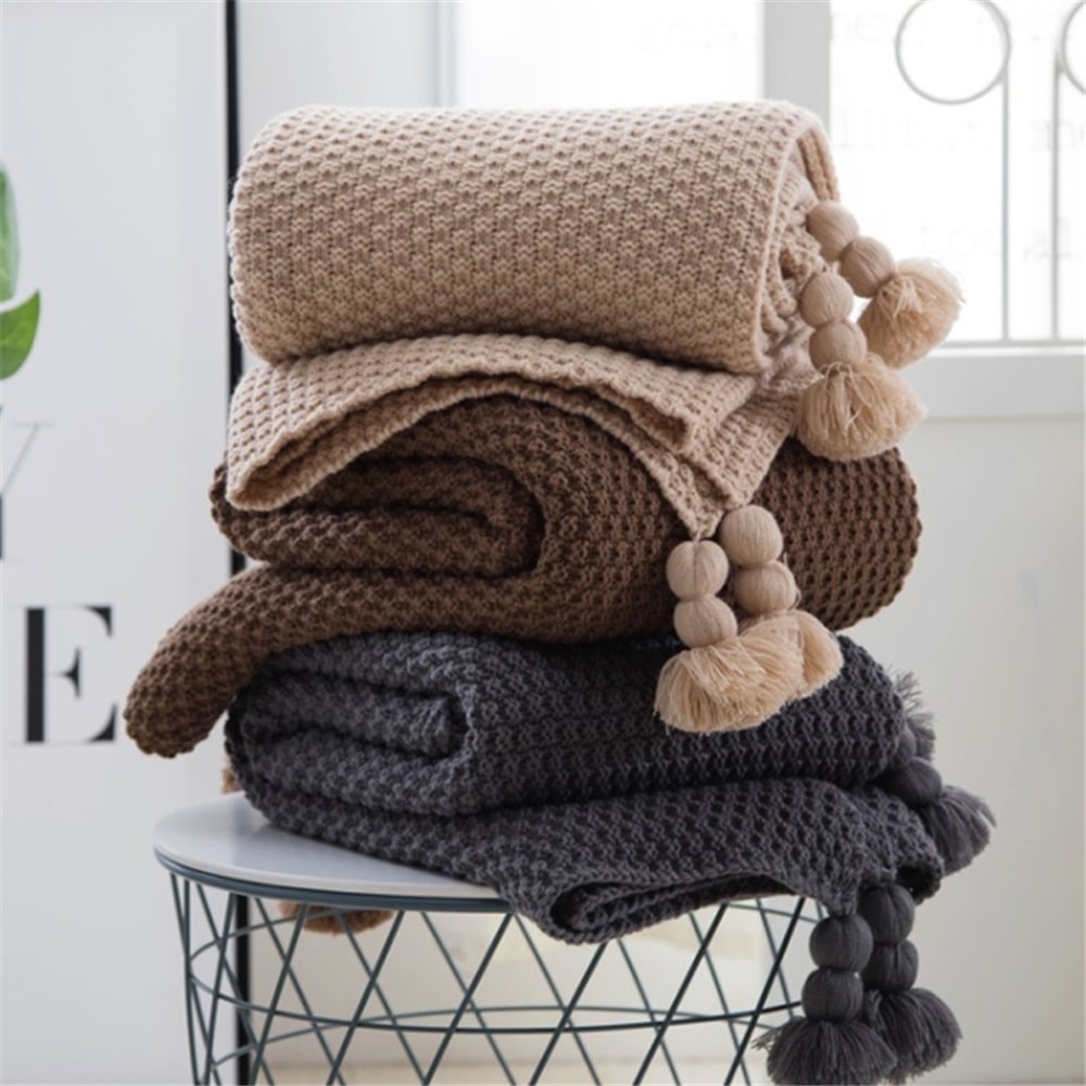 Chunky Waffle Knit Throw Blanket with Pom-Pom Tassels, 130 x 170 cm | Waffle Knit Throw with Pom-Poms | Throw Blankets