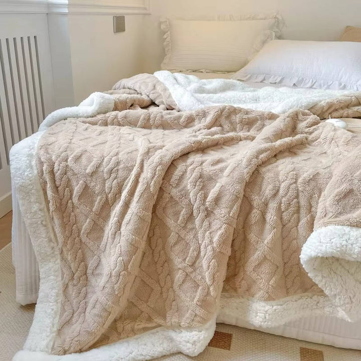Double-Sided Fleece Blanket with Textured Taffeta and Fluffy Lamb Wool Faces | Two Fleece Sides, One Cosy Blanket | Throw Blankets