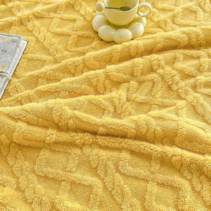 Double-Sided Fleece Blanket with Textured Taffeta and Fluffy Lamb Wool Faces | Two Fleece Sides, One Cosy Blanket | Throw Blankets