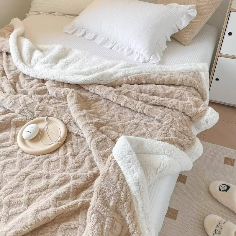 Double-Sided Fleece Blanket with Textured Taffeta and Fluffy Lamb Wool Faces | Two Fleece Sides, One Cosy Blanket | Throw Blankets