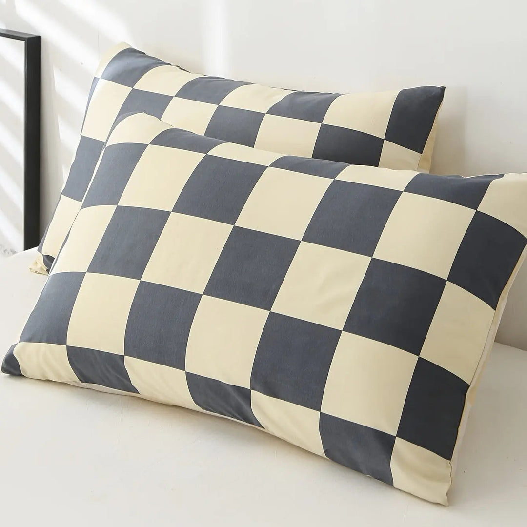 Checkered 4-Piece Bedding Set with Duvet Cover, Sheet, Pillowcases | Checkered Style, Soft Polyester | Bedding Sets
