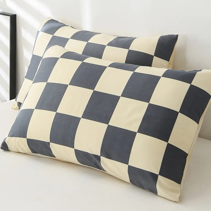 Checkered 4-Piece Bedding Set with Duvet Cover, Sheet, Pillowcases | Checkered Style, Soft Polyester | Bedding Sets