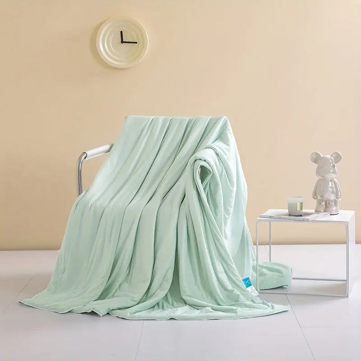 Dual-Sided Ice Cooling Comforter in Lightweight Silky Fabric for Travel | Silky Cooling Comforter | Cooling Blankets