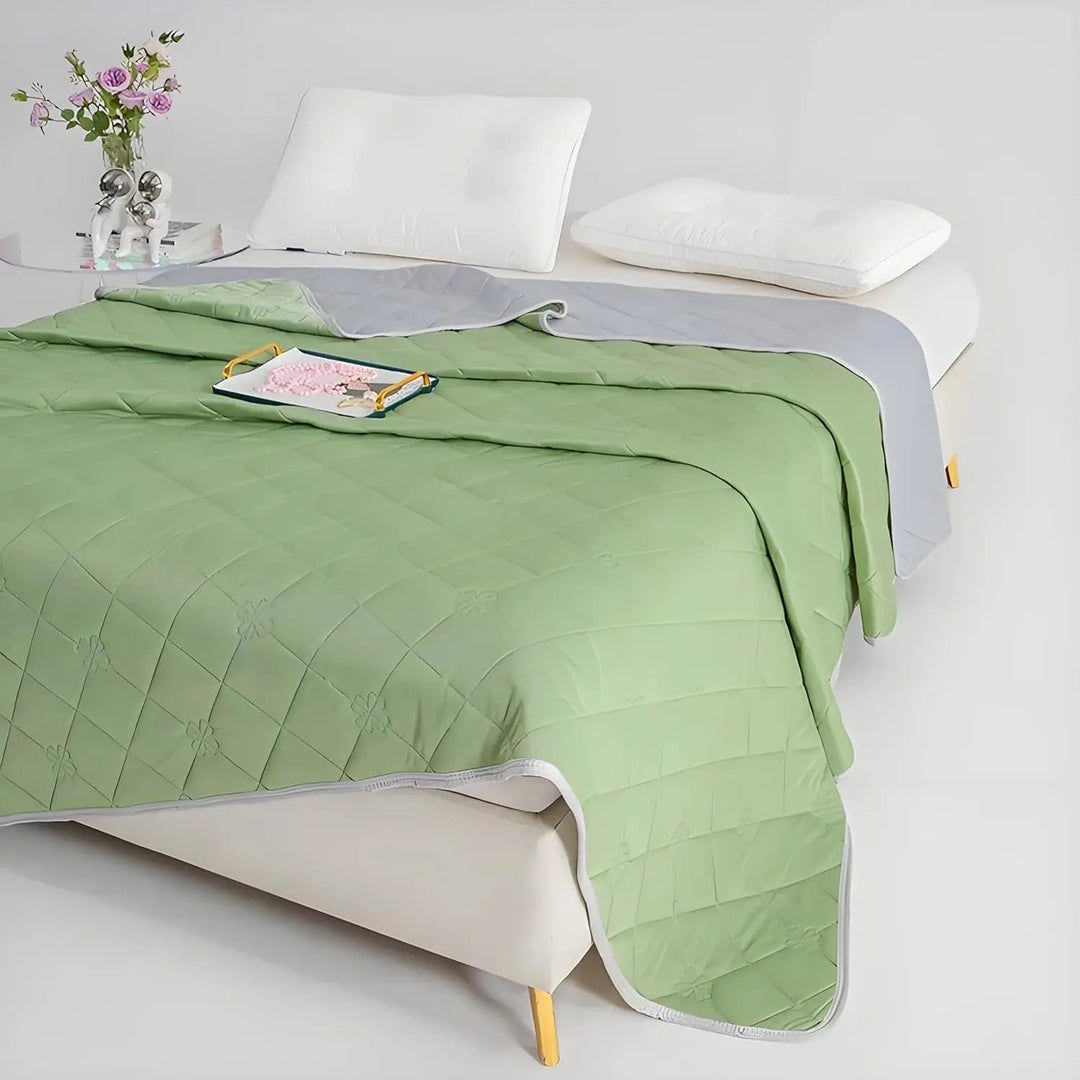 Dual-Sided Lightweight Quilted Cooling Blanket in Polyester for Summer | Quilted Cooling Cover for Summer | Cooling Blankets